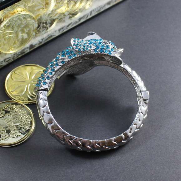 Blue Koi Silver Tone Fish Clamper Bracelet - Picture 3 of 5